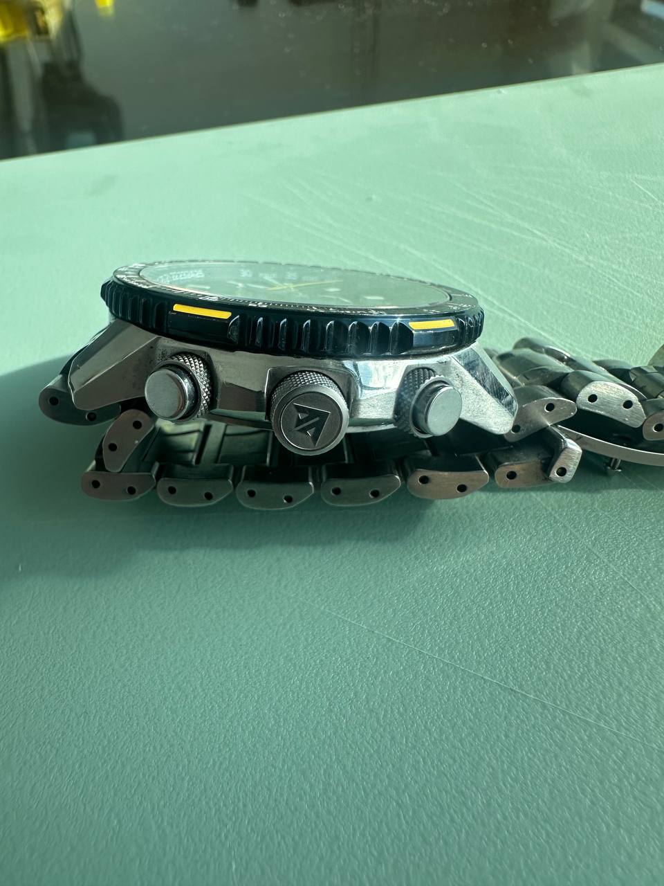 watches visual 12